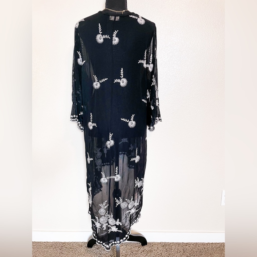 Pins and Needles Embroidered Black and White Sheer Kimono Size L - Picture 7 of 9